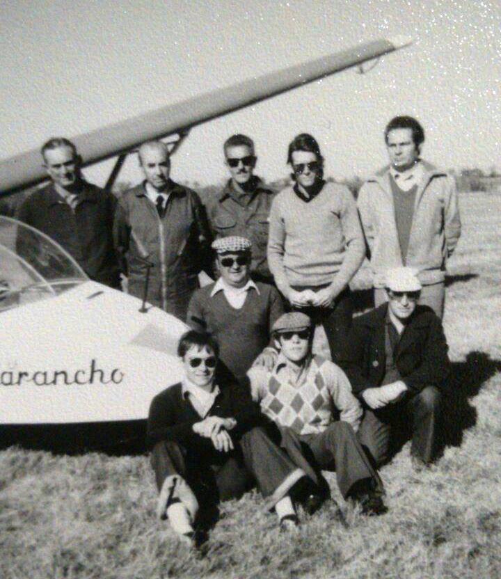 Pilotos en los 70 con el biplaza Specht
