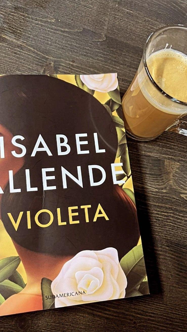 la-foto-de-antonela-roccuzzo-leyendo-a-isabel-allende-1463075