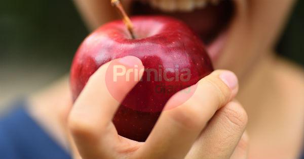 comer-manzanas-males-cardiacos