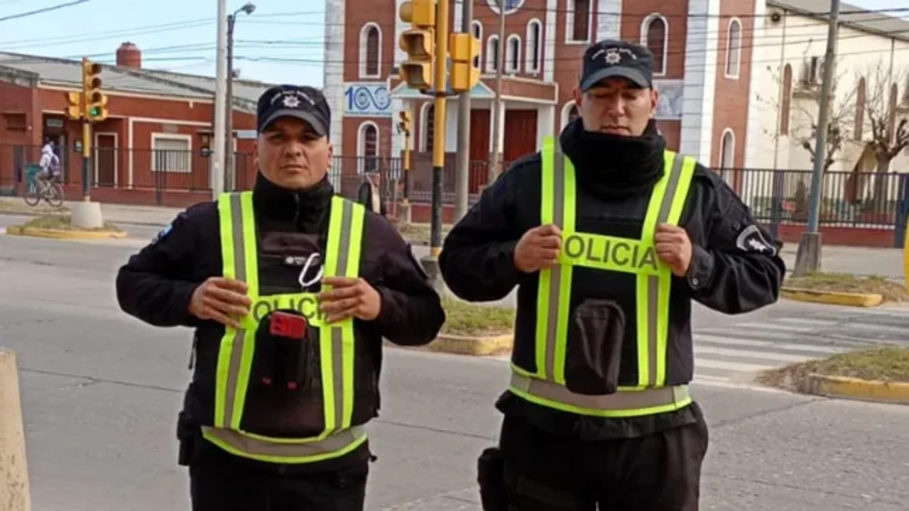 Policias salvaron la vida de un bebe