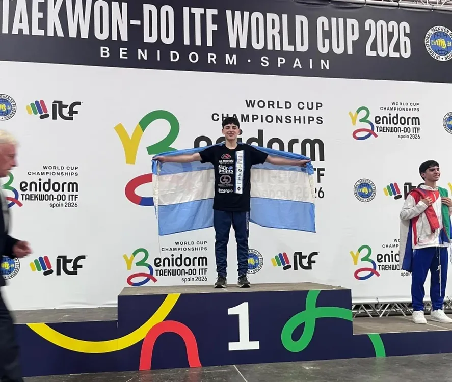 Tricampeón en lucha