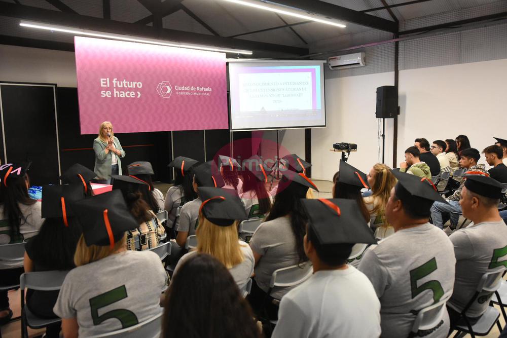 Reconocimiento a estudiantes de extensiones áulicas de la EEMPA 1