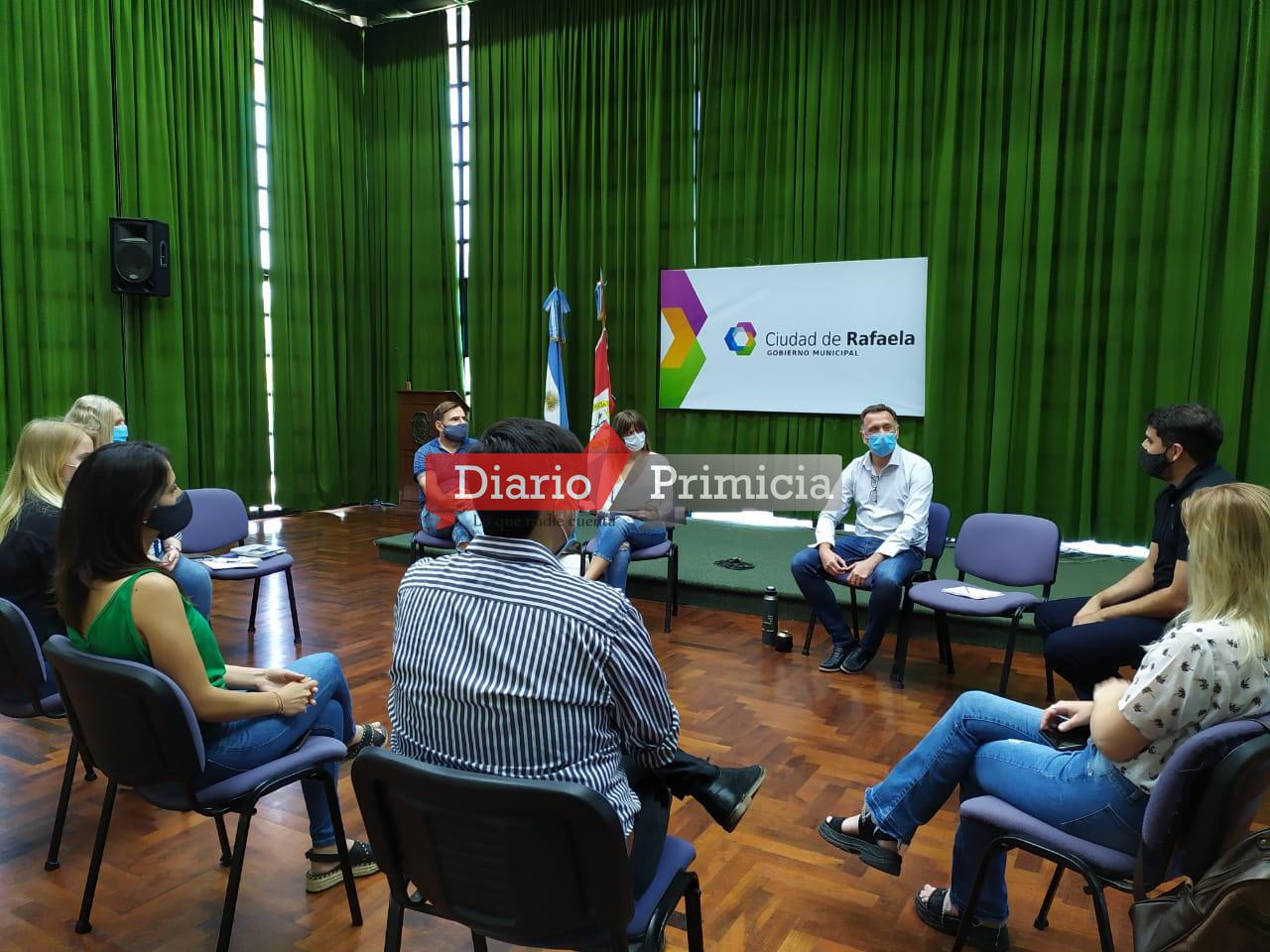 reunión con centro comercial