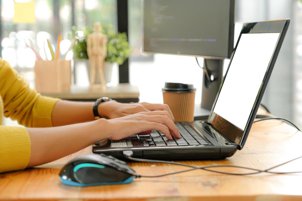 programmers-are-using-laptop-to-write-programs-acc-KXELF2G